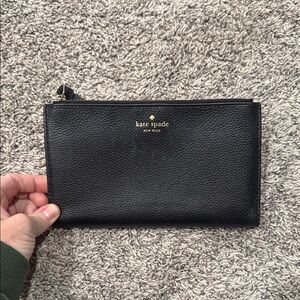 Excellent condition! kate spade Pebbled Black Leather Zip Wallet